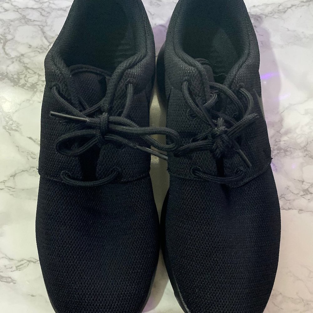 Nike-  Wmns Roshe One